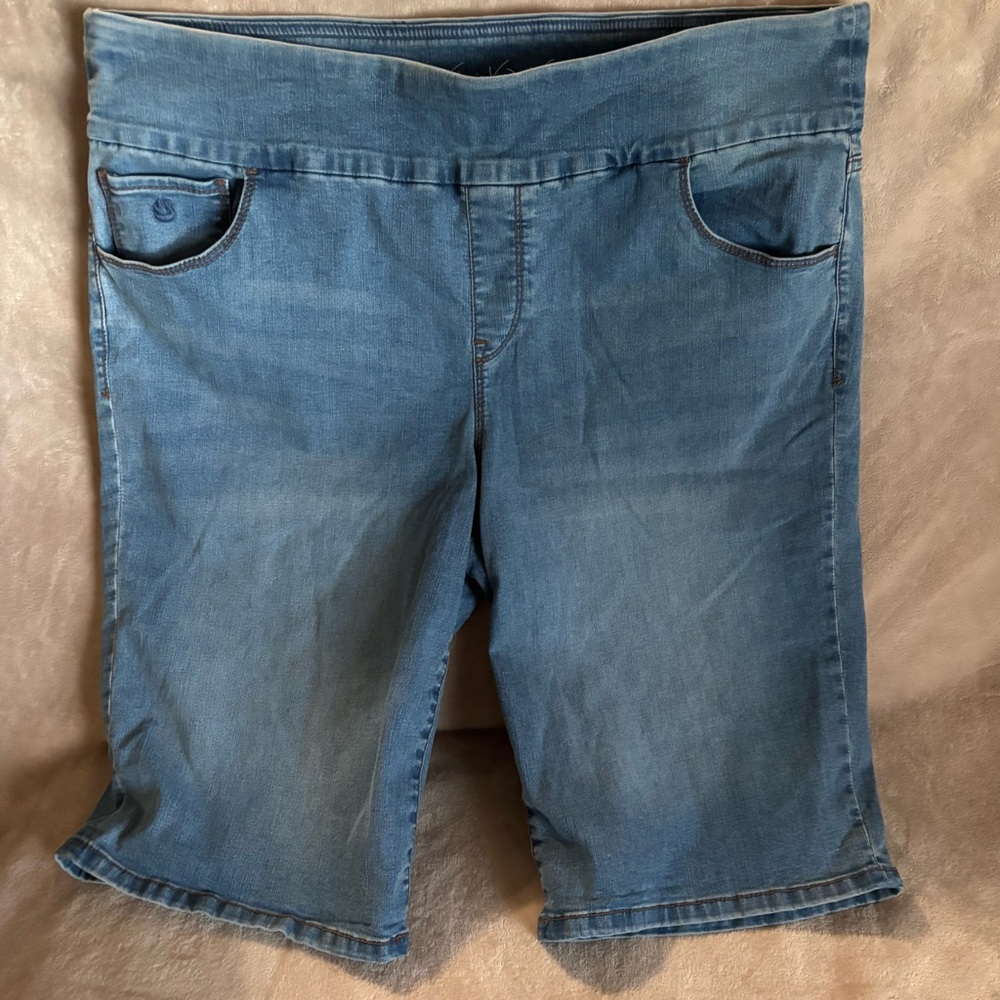 Gloria Vanderbilt Classic Blue Denim Bermuda Comfy Shorts Women’s 16W